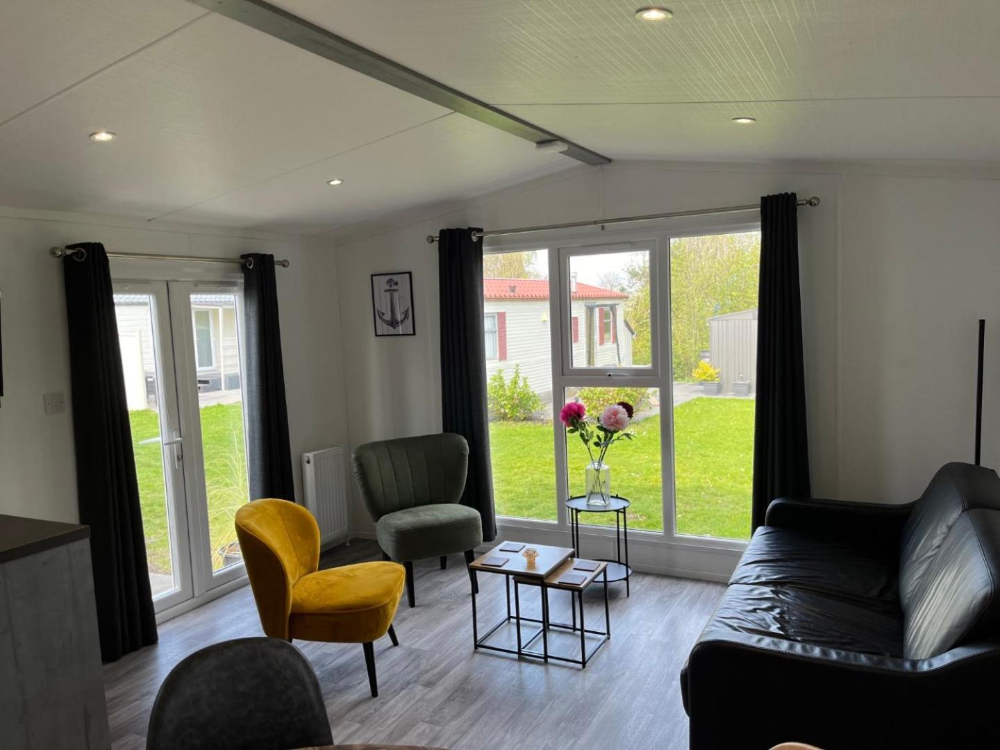 Ervaar 'Fryske Weelde' Op Vijf Sterren Vakantiepark De Kuilart 쿠둠 외부 사진